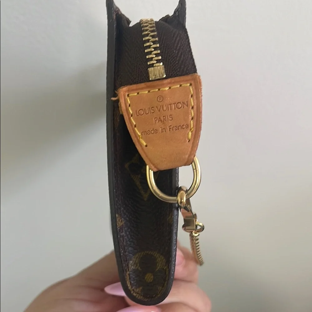 Louis Vuitton Monogram Pochette - Picture 2 of 11